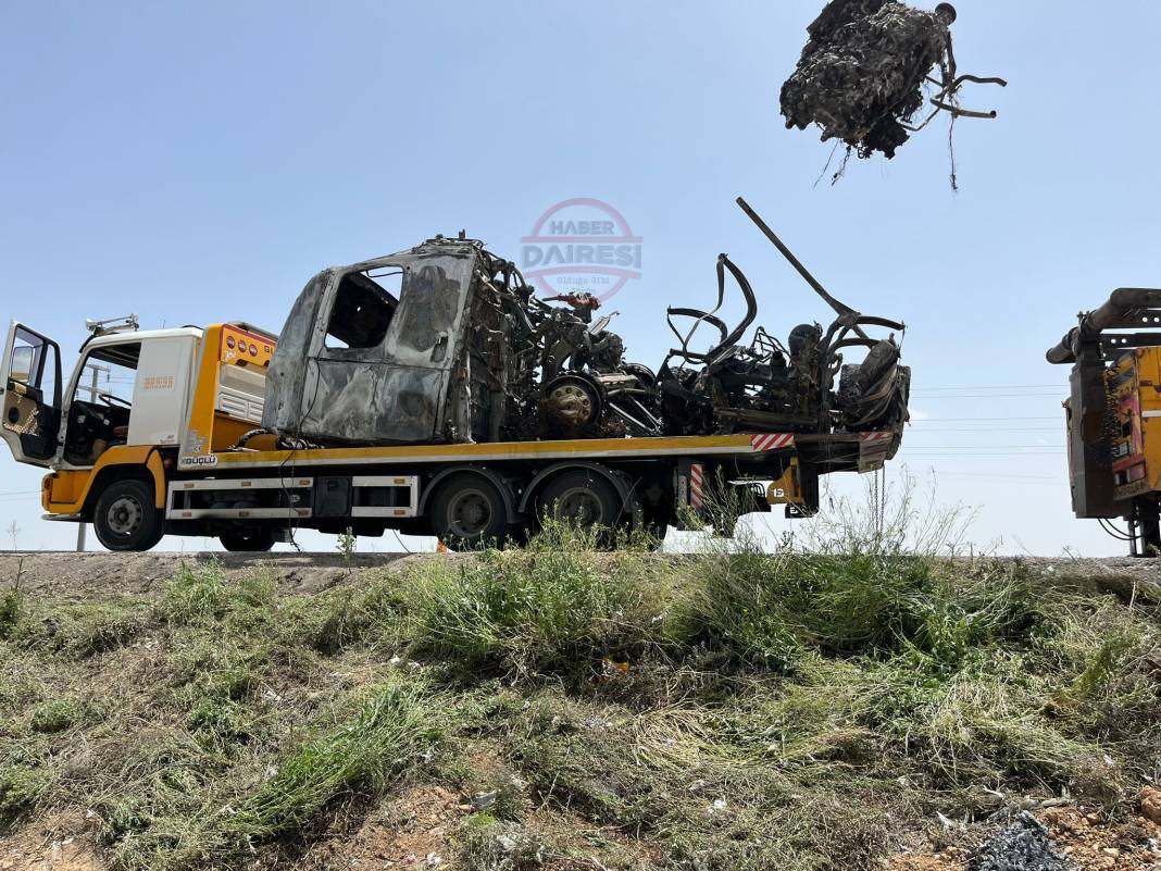 Konya’da feci kaza! TIR alev alev yandı, sürücü öldü 5